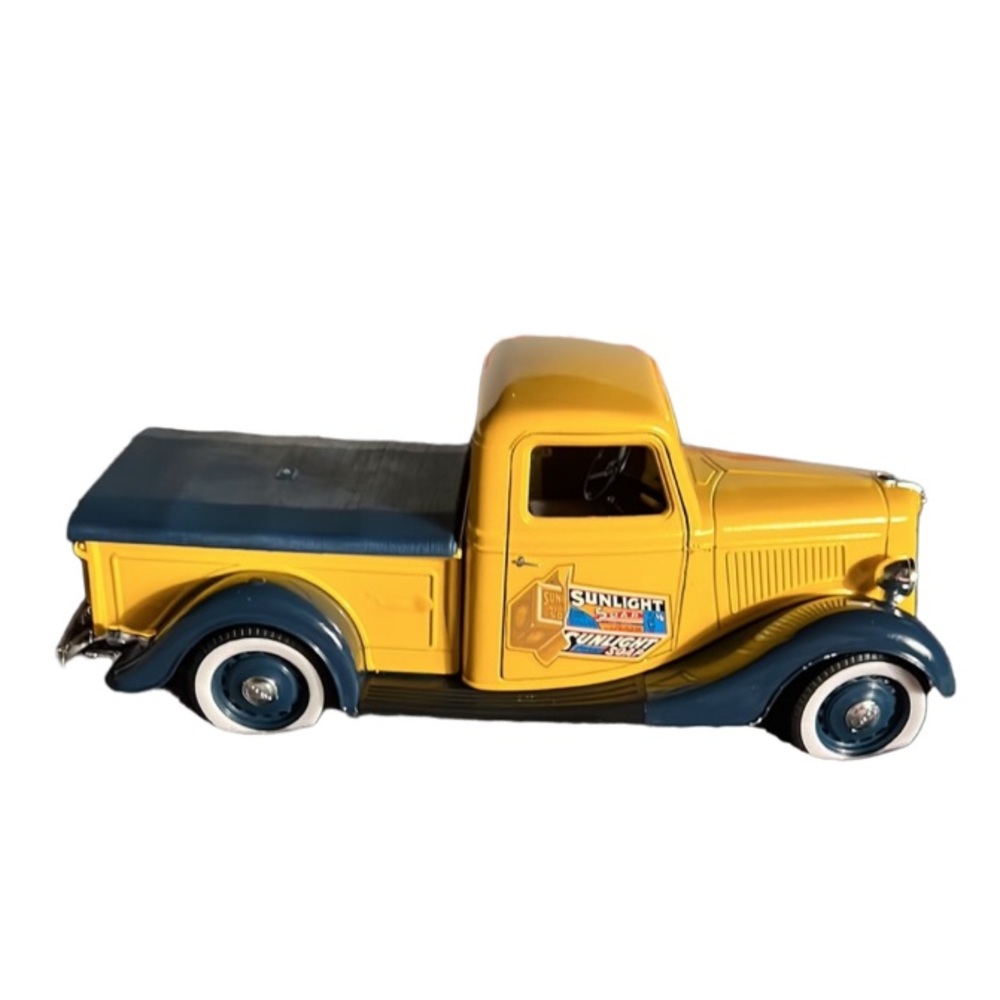 SOLIDO FORD V8 PICKUP SUNLIGHT SOAP REF 8020, YELLOW SILVER VINTAGE IN BOX